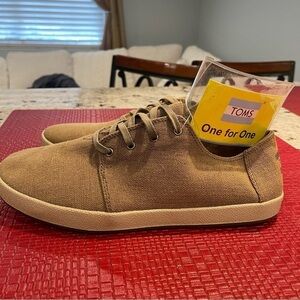 TOMS MEN'S CANVAS
SNEAKER new with tags size 9
